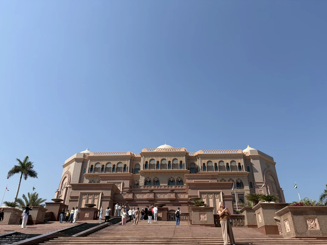 Ездили на экскурсию 24 февраля. Экскурсовод Баха очень позитивный и интересный собеседник. Рассказал нам об истории