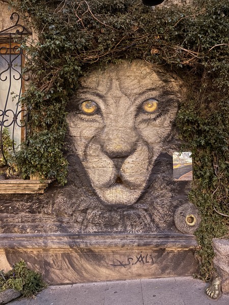 Добрый день. Вчера у нас был гид Севендик,прекрасный молодой человек,много знает,интересно рассказывает,не «льет воду»,легко переключается с