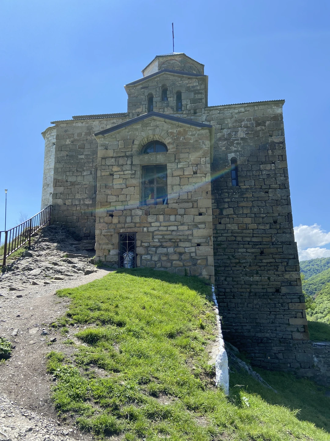 Поездка состоялась, гид Станислав приехал в назначенное время, коммуникабельный, вежливый человек. Экскурсией остались довольны, время пролетело