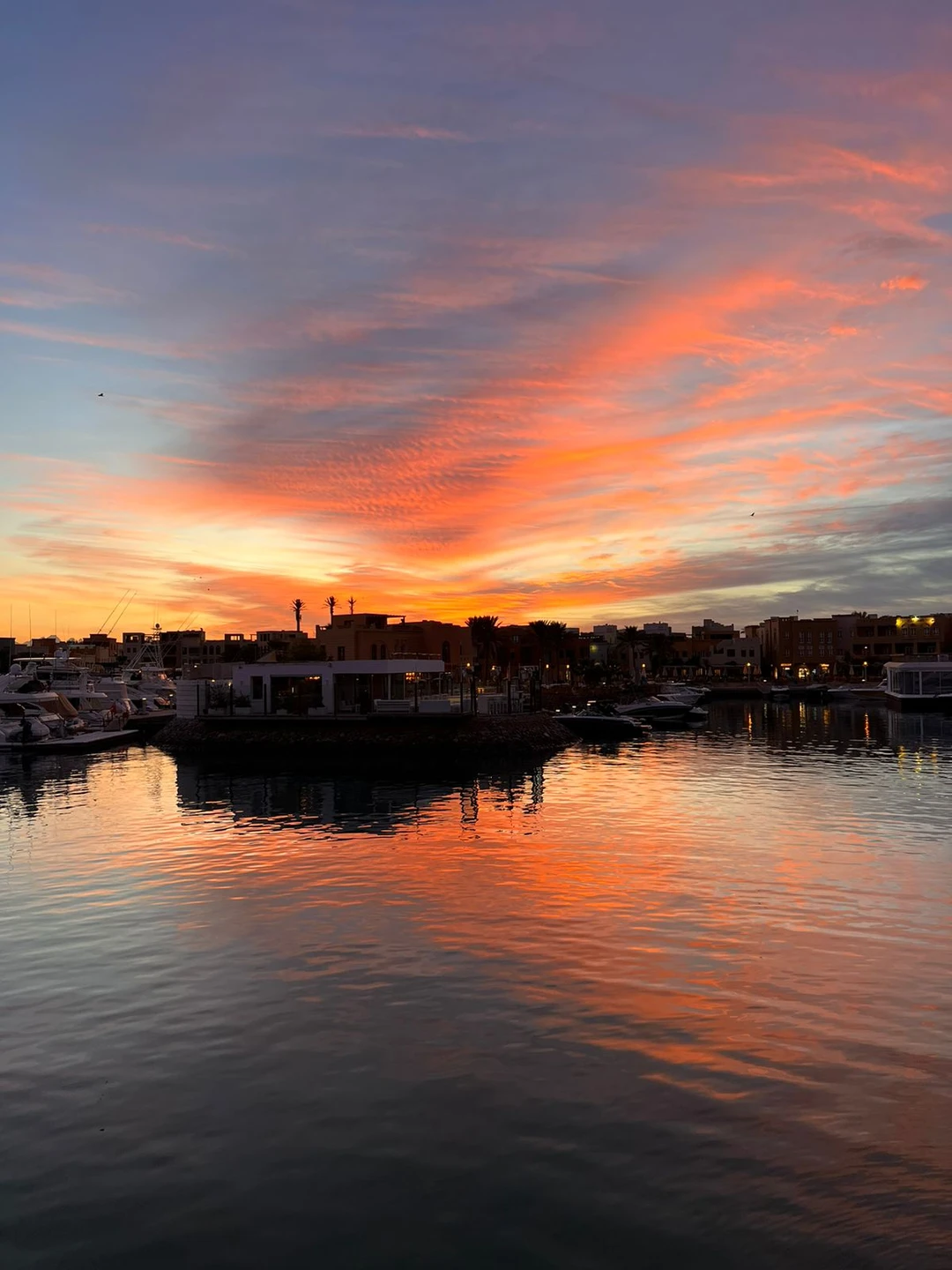 Отличный вариант для тех кто не любит экскурсии с потоком туристов и спешкой. Нас было двое,