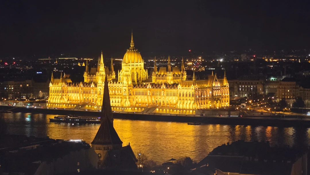 Первый день в Будапеште и первая эескурсия по волшебному ночному городу. После слова волшебный ничего больше
