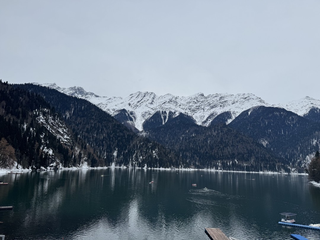 Денис, предлагает пройти увлекательную экскурсию по Абхазии, увидеть, то, что не сразу можно заметить. Старинные здания