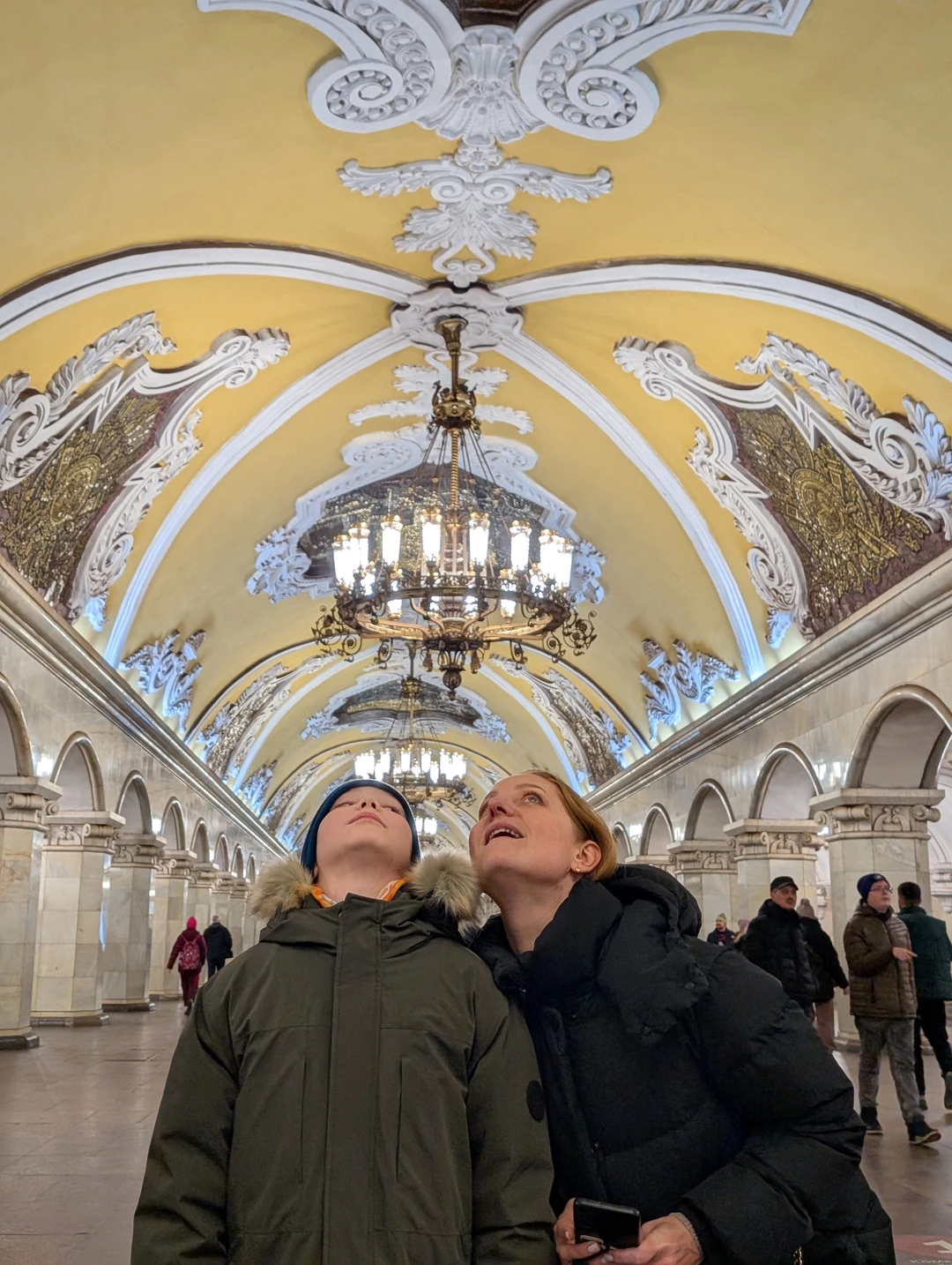 Лера - харизматичный гид: поставленная речь, хорошая подготовка и активная подача материала.