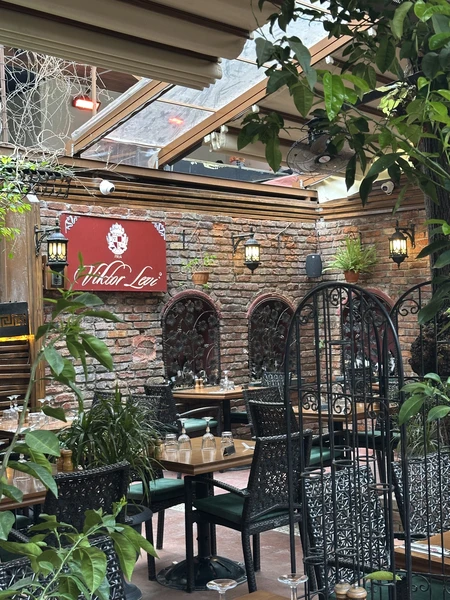 Дмитрий невероятный человек и профессионал. сделал наш день сказочным и невероятно вкусным! вернусь обязательно!!!