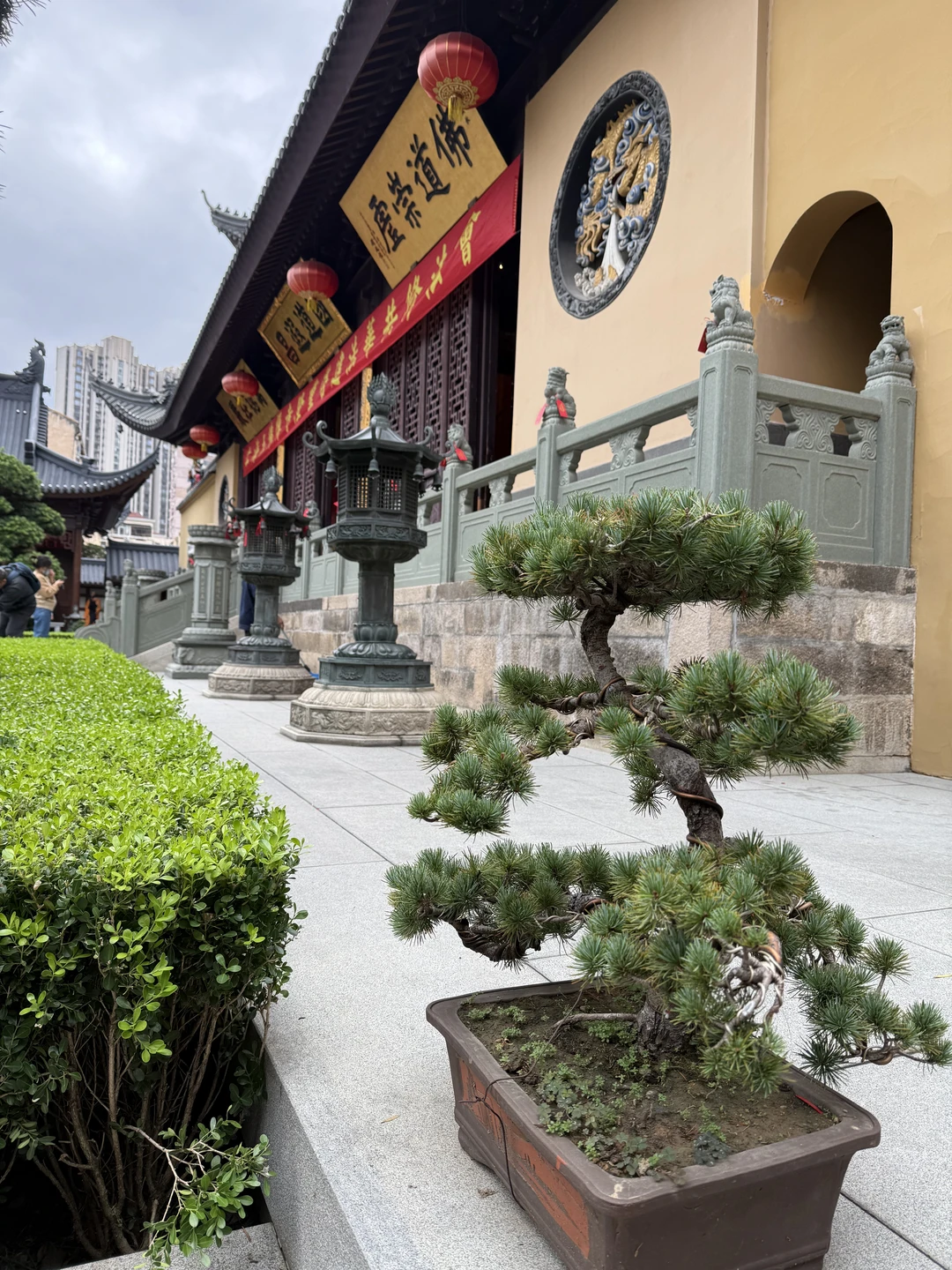 У нас гидом была Женя. Очень хорошо всё нам рассказывала на хорошем русском языке. Мы не