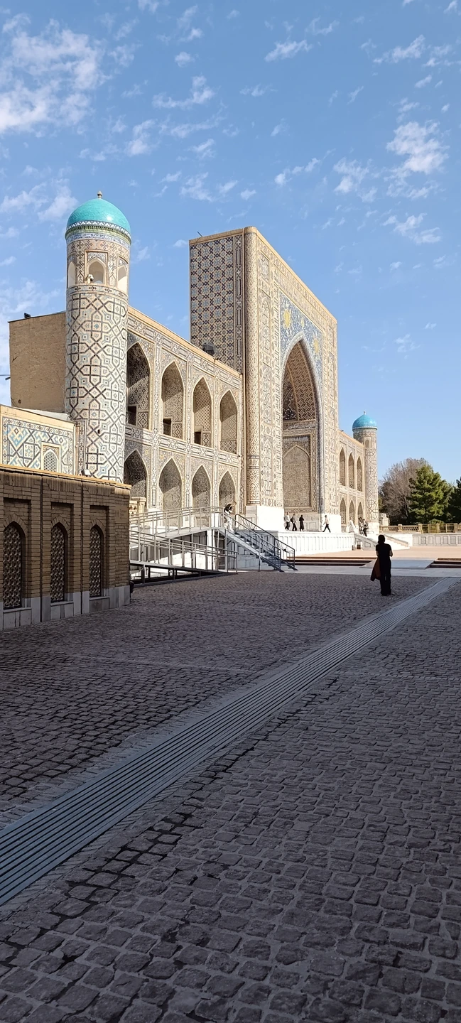 Экскурсия по Самарканду с Уткуром превзошла все ожидания! Очень подробно со знанием дела рассказывал историю Самарканда