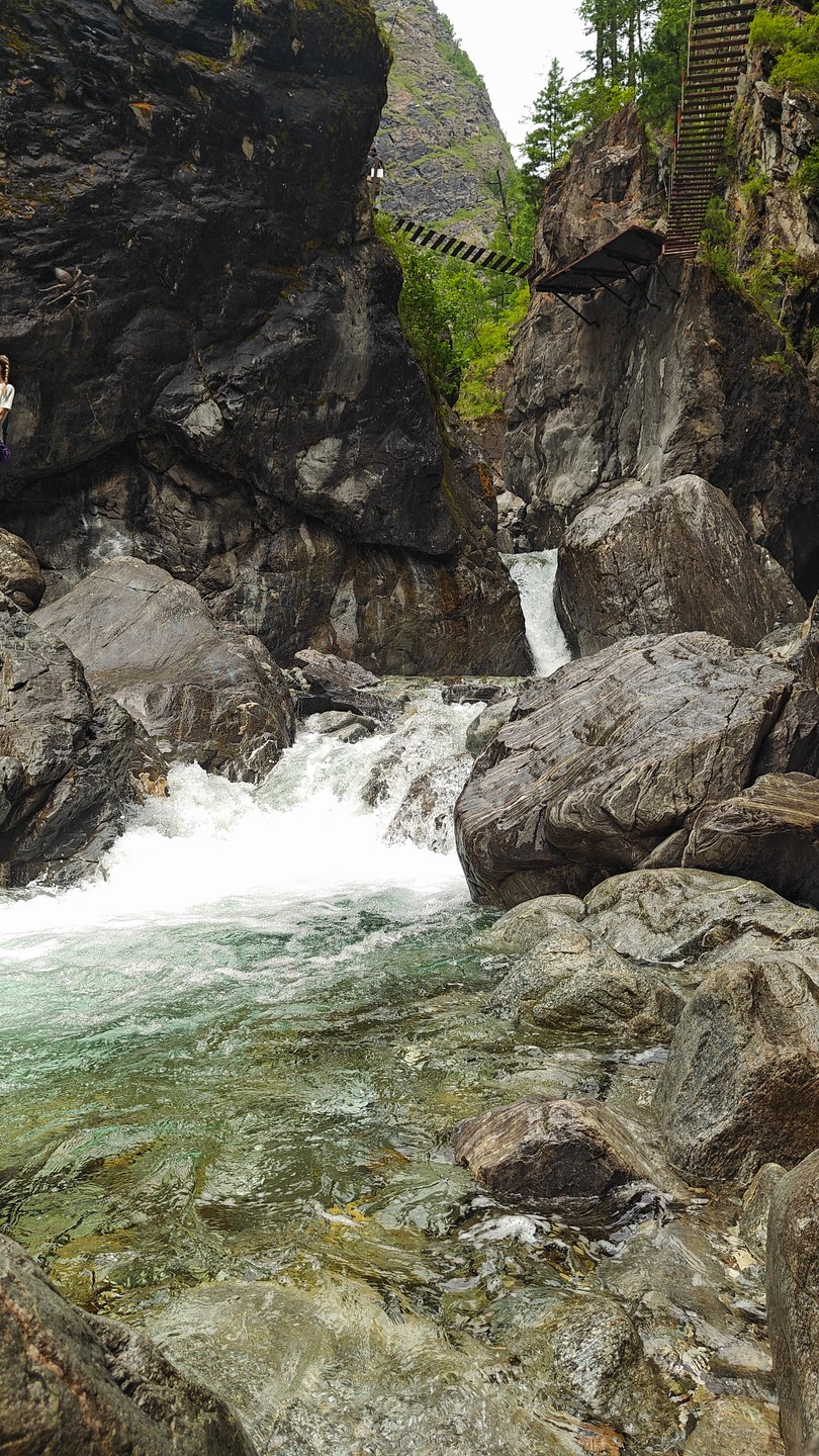 Иван очень эрудирован, рассказал очень много фактов и мифов о городе Иркутске и бурятах