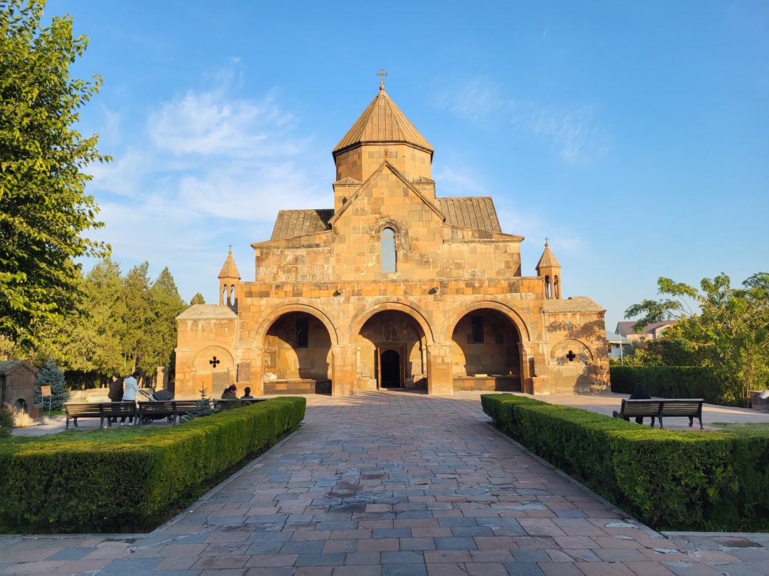 Вчера состоялась наша прекрасная экскурсия в Эчмиадзин с заездом к руинам храма Звартноц. Огромное спасибо нашему