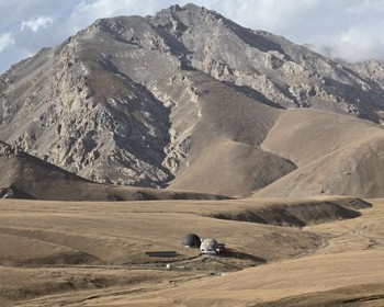 Треккинг к базовому лагерю пика Ленина