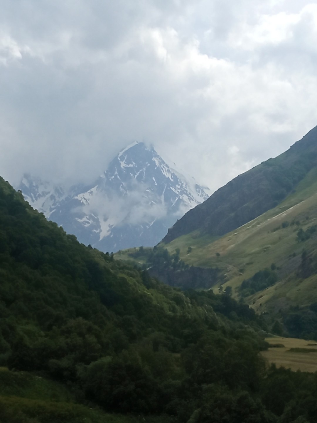 Отличный гид Александр. Красивые локации