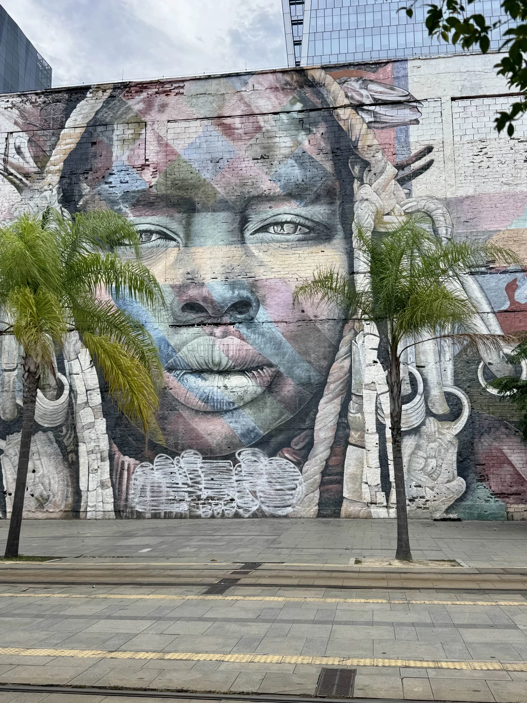 Однозначно рекомендую. Нашим гидом была Оксана, очень харизматичная, коммуникабельная. Подача материала интересная 👍