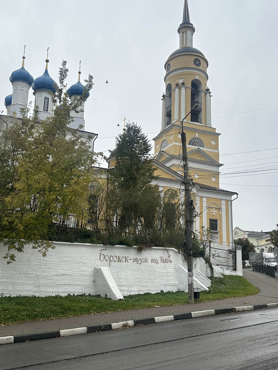 Спасибо большое Екатерине за ее глубокие знания о городе, иногда ловила себя на том, что слушаю