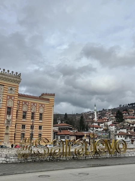 Без прогулки с Наданом наше впечатление о городе было бы неполным! Сараево — самобытный, настоящий и