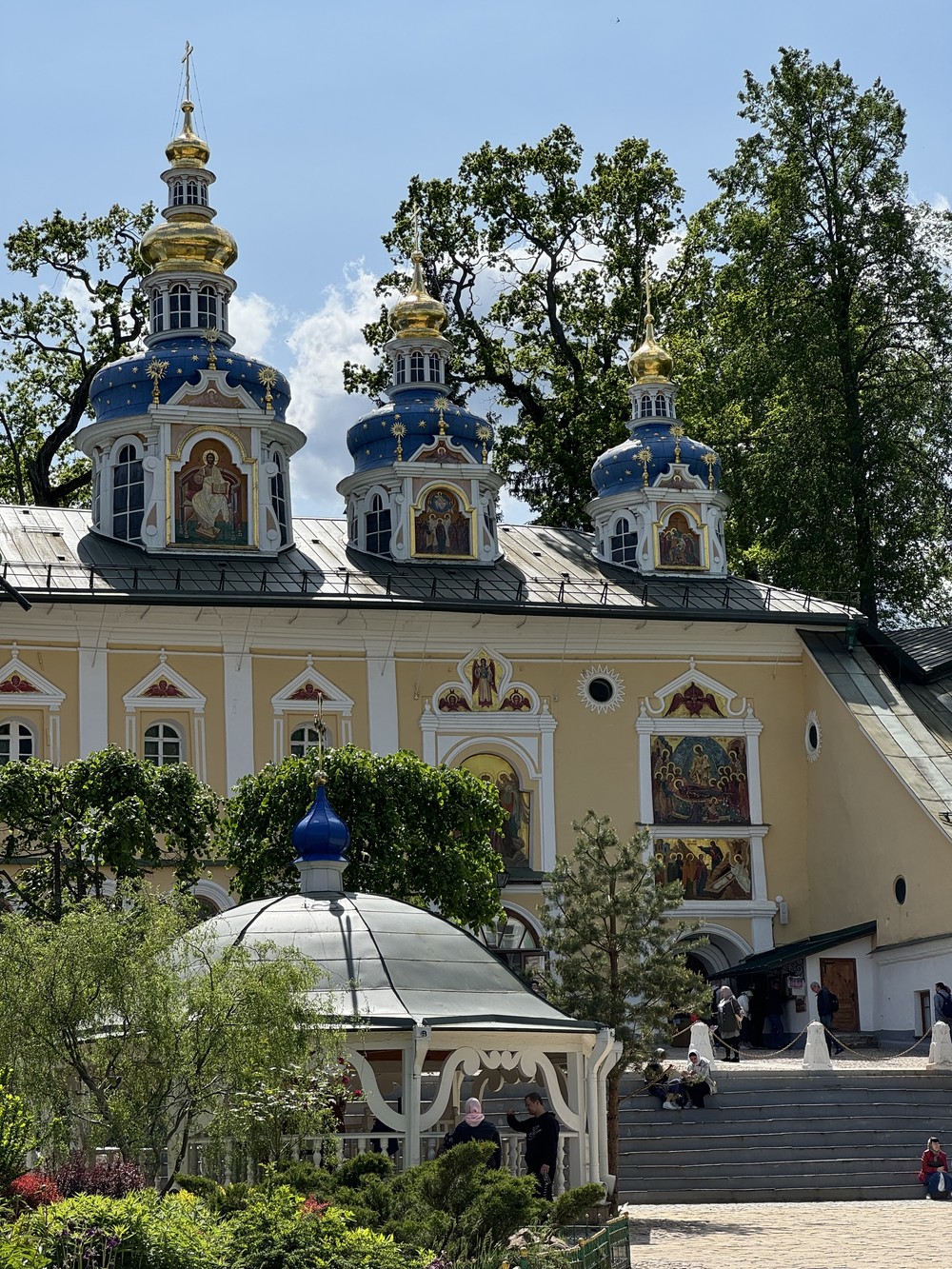 Главное изображение экскурсии - Монастырь в Печорах и малиновый хутор — из Пскова