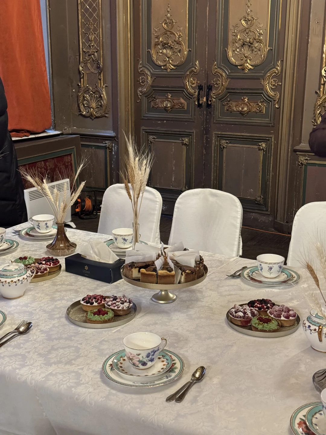 Экскурсия очень понравилась. Потрясающий особняк, прекрасен даже в таком своем плачевном состоянии. Хочется надеяться, что отреставрируют