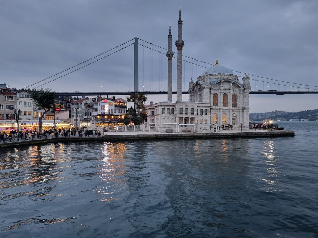 Экскурсия прошла приятно, у нас получился свой собственный маршрут, удобный для всех, в метро мы были