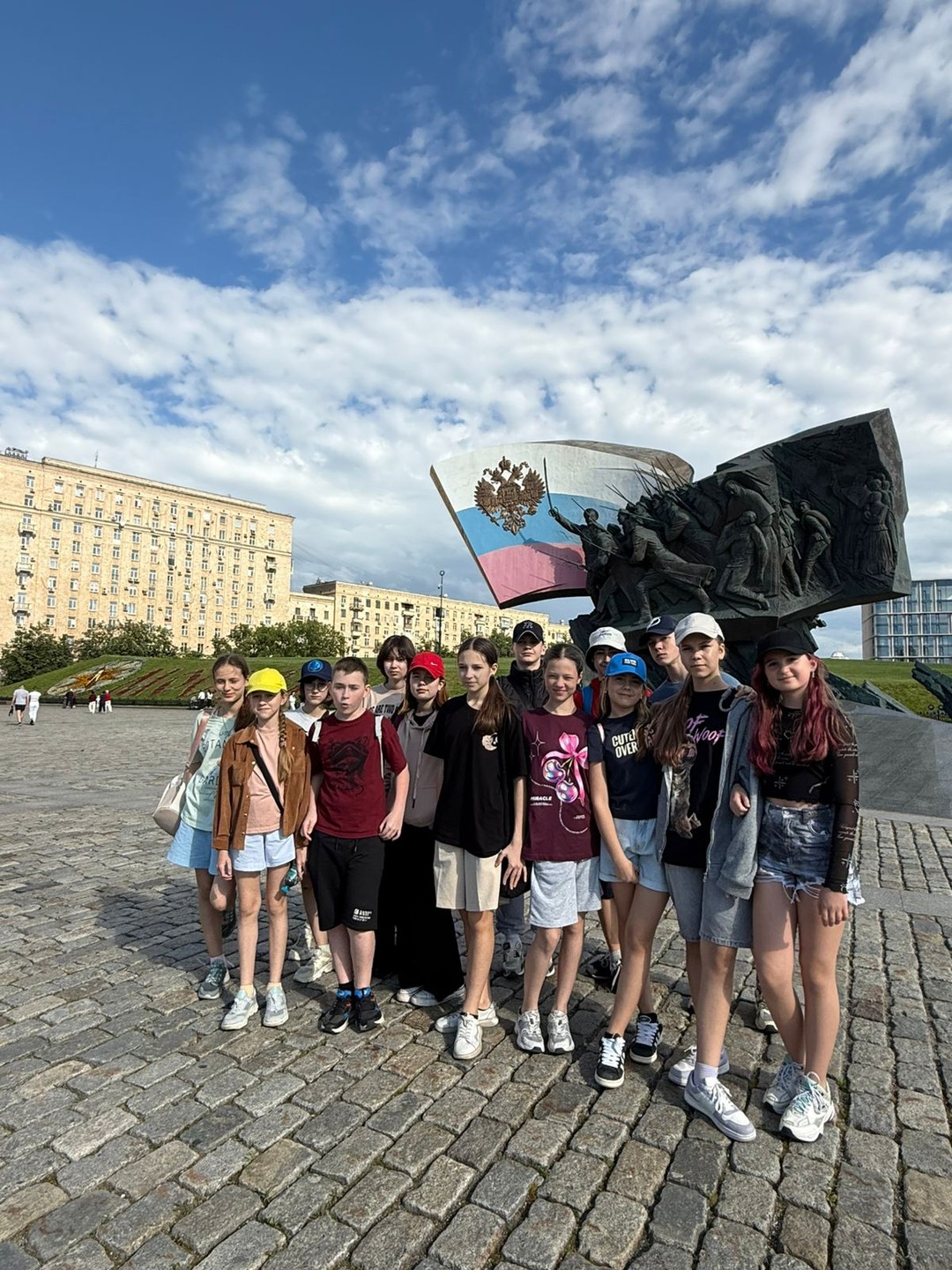 Мы приехали из Санкт-Петербурга в Москву, чтобы посетить много разных мест! Особое значение для нас имела экскурсия в Музей ВОВ.