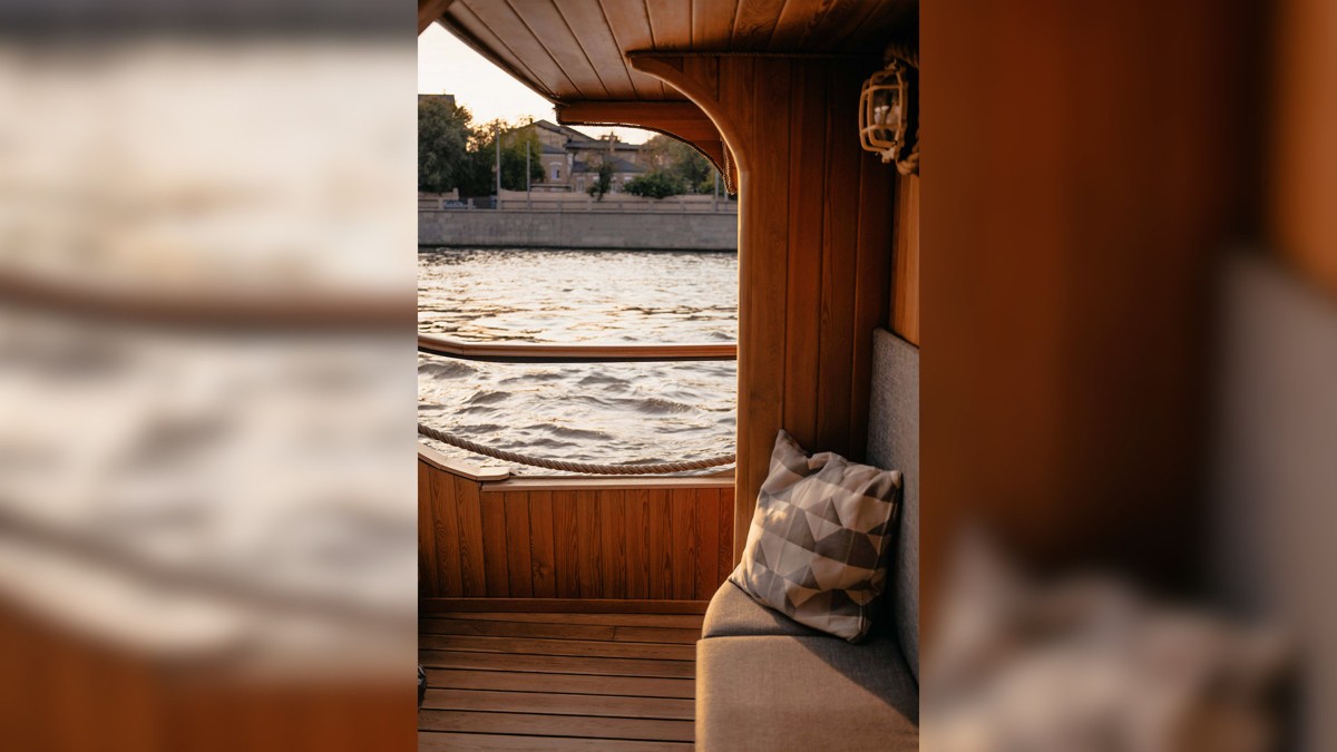 От Крымского моста — на дизайнерском теплоходе (6/13)