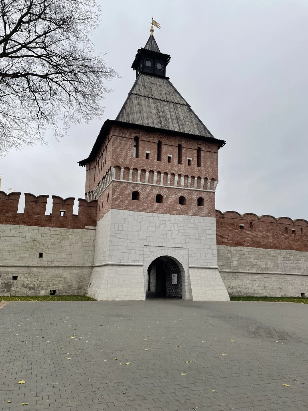 Оксана очень приятный человек и отличный экскурсовод! За два часа мы узнали много интересного о Туле во время прогулки по городу☺️