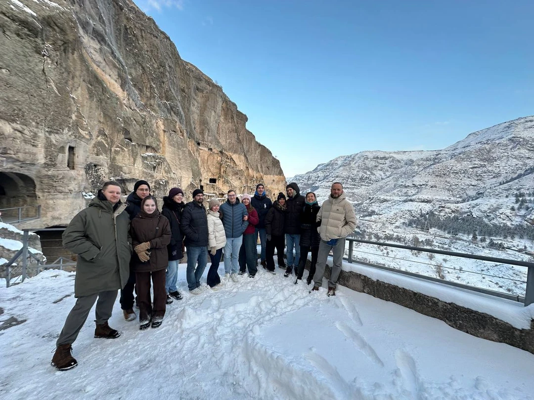 Тимур, огромное спасибо за потрясающее путешествие! Мы услышали столько интересных историй и услышали громкие тосты! Эти