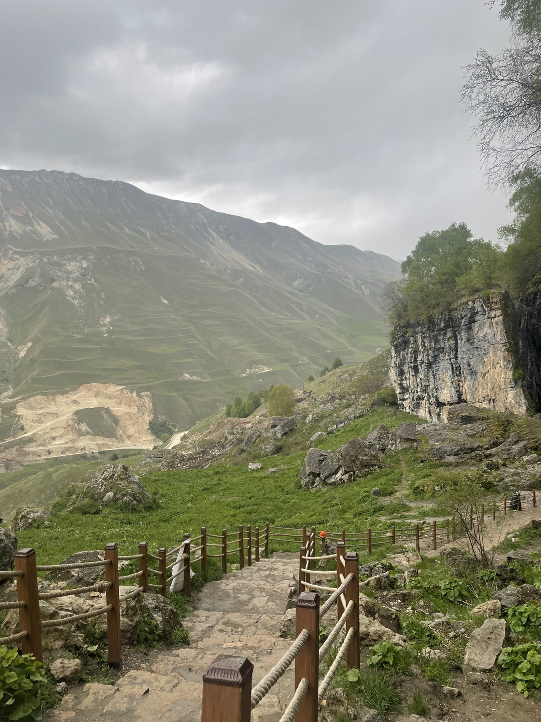 Хочется выразить слова благодарности за увлекательное и интересное путешествие в Хунзах и Матлас нашему гиду Шамилю.