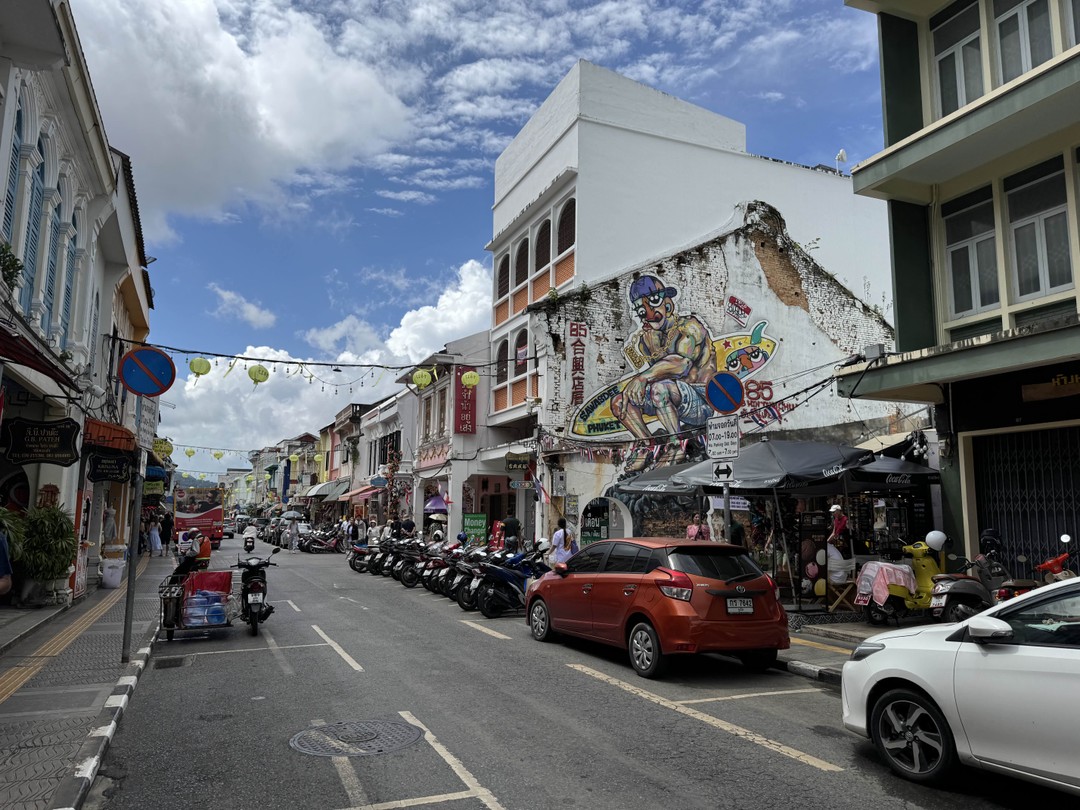 Я хочу поблагодарить за невероятно увлекательную, познавательную и интересную экскурсию по южной части острова Пхукет. За