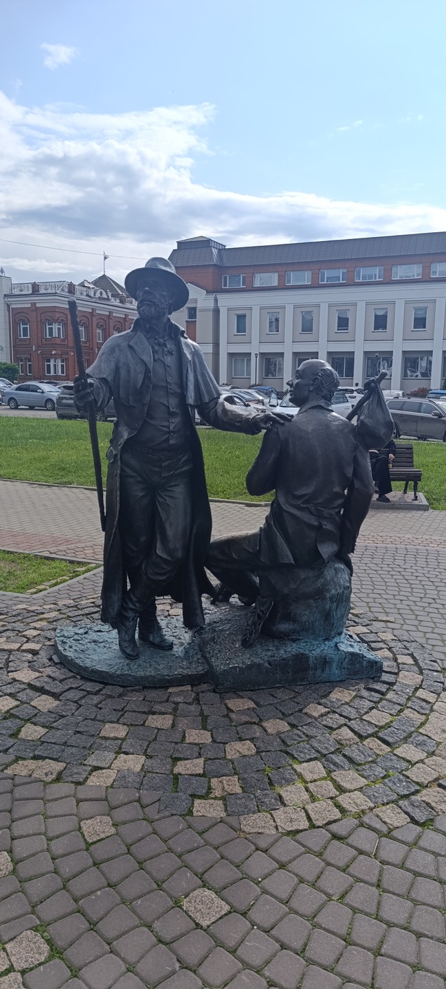 Владимир имеет коласальный багаж знаний по истории Своего края и города. очень хорошая экскурсия. Спасибо, всё понравилось