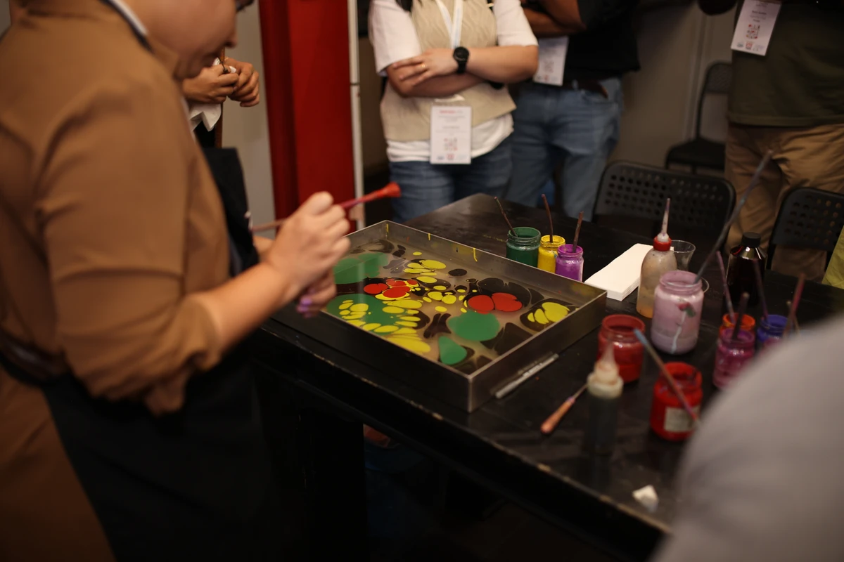 Рисовать на воде — мастер-класс по эбру в Стамбуле (10/15)