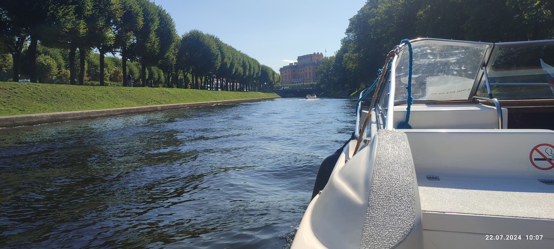 Необходимо учесть, что по факту маршрут был: по Фонтанке и Мойке. По каналу Грибоедова не проходили,