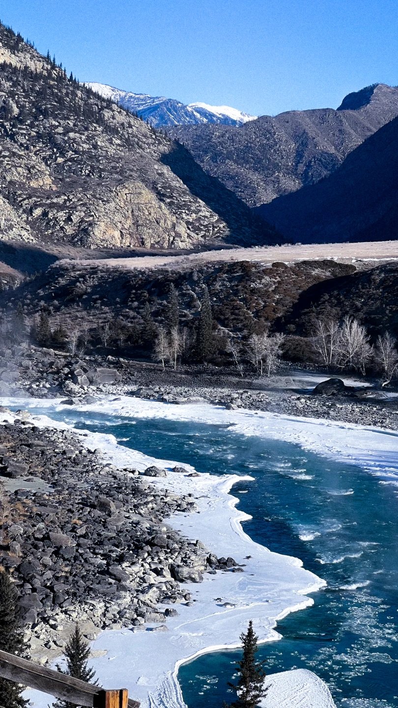 Тур очень понравился. Путешествие проходило на комфортабельном автомобиле. Гид-водитель Владимир очень интересный рассказчик, отзывчивый и внимательный