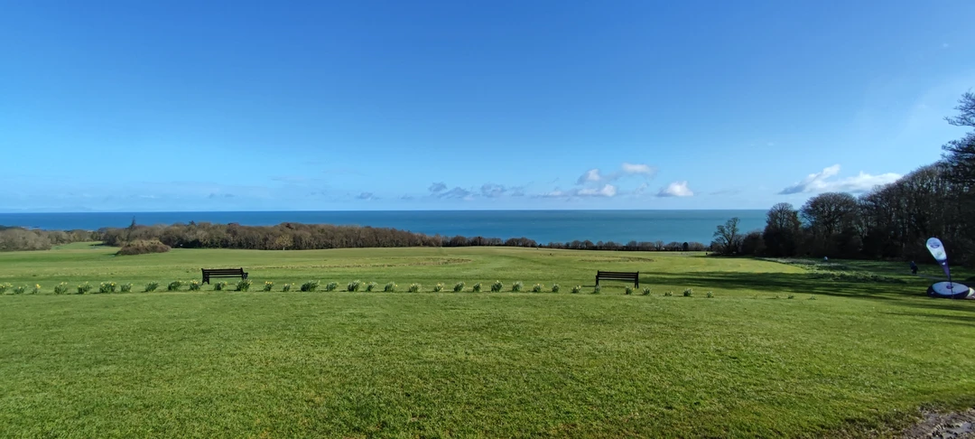 Всё было очень интересно. Удивительные развалины старинных замков, очаровательное побережье, получилось полюбоваться тюленем. Очень вкусный и
