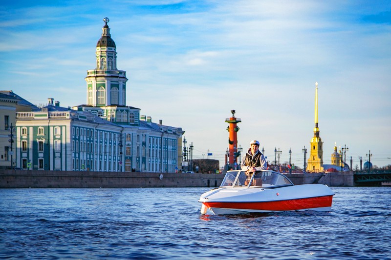 На катере - к центральным достопримечательностям, островам или просторам залива