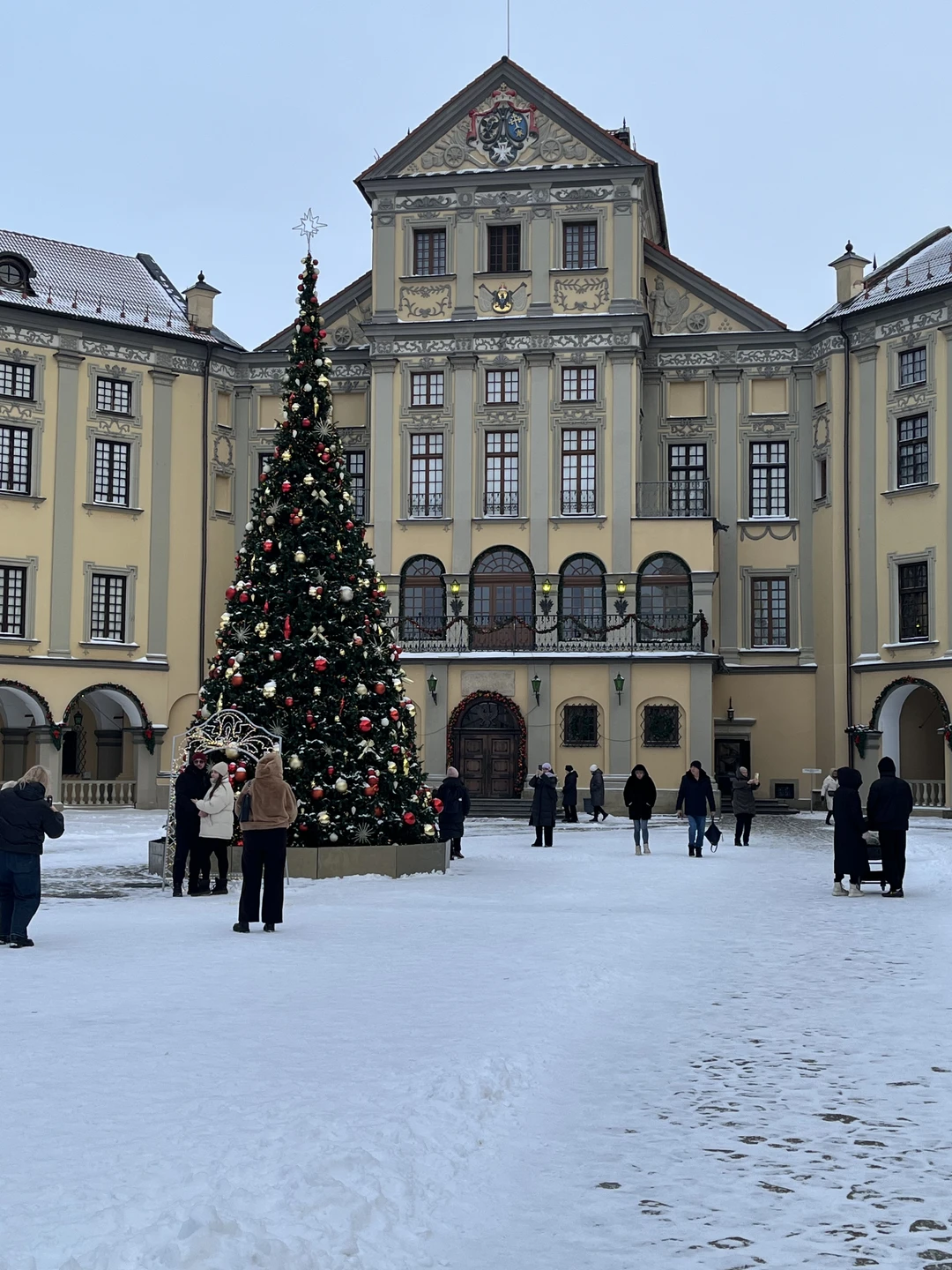 Прекрасно организованная экскурсия, гид очень замечательный, профессионал своего дела, скучать не дал. Узнали много нового и