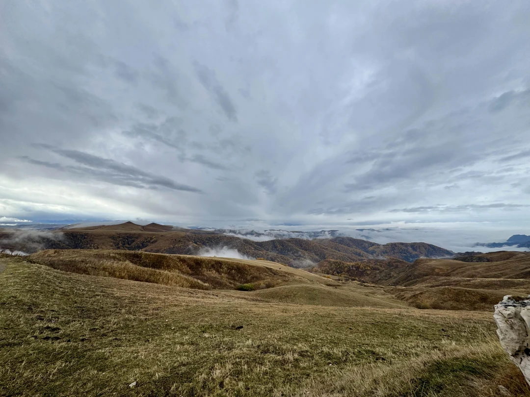 26.10.2025 года мы съездили на экскурсию на Домбай. Ездили мы с Дмитрием. Экскурсия была супер. Дмитрий огонь.