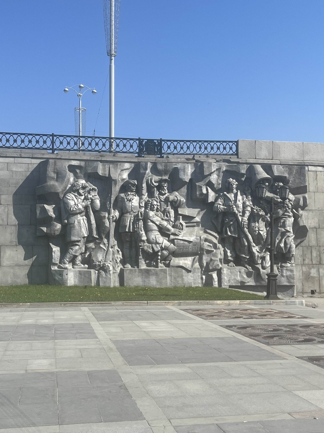 Очень приятно провели время, узнали много нового о Екатеринбурге, его основателях, о прошлом и настоящем. Юлия