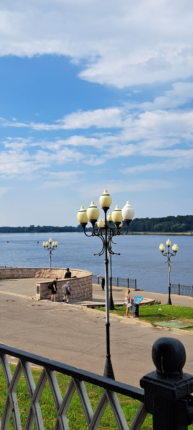 Очень понравился Рыбинск! Для первого посещения самая подходящая экскурсия. Мы прошлись и по центральным отреставрированным улочкам,
