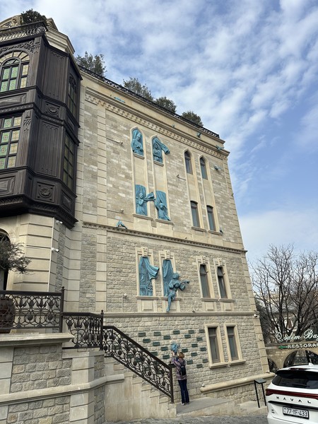 Экскурсию проводил Сергей