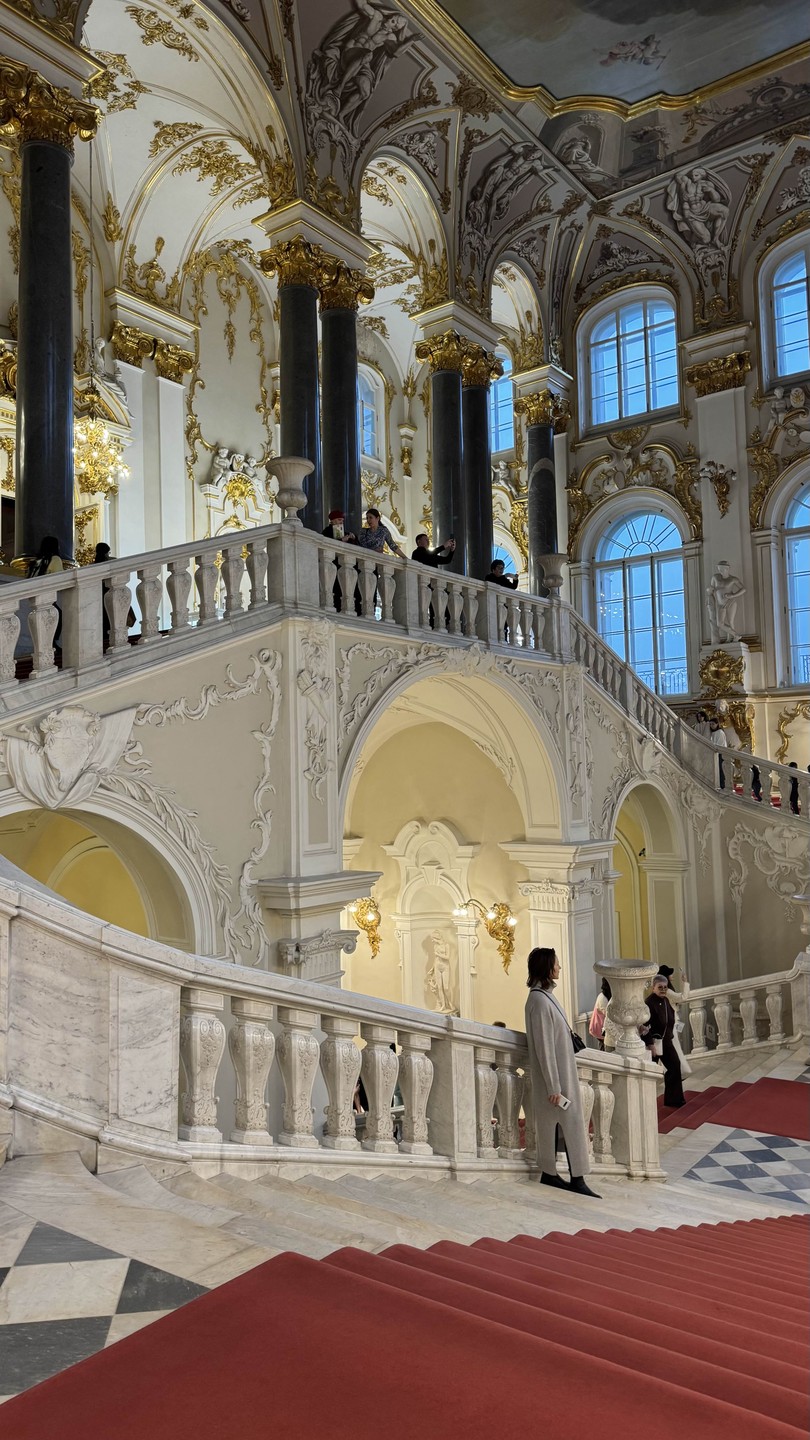 Спасибо Елене за экскурсию! Речь приятная, информация интересная, время пролетело незаметно! Гулять по Эрмитажу с таким