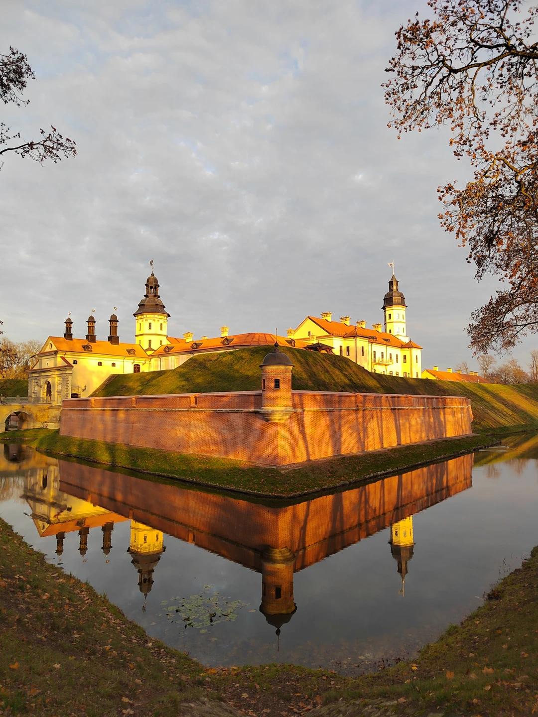 Групповая экскурсия в замки Мир и Несвиж (обед включен) (Наталья)