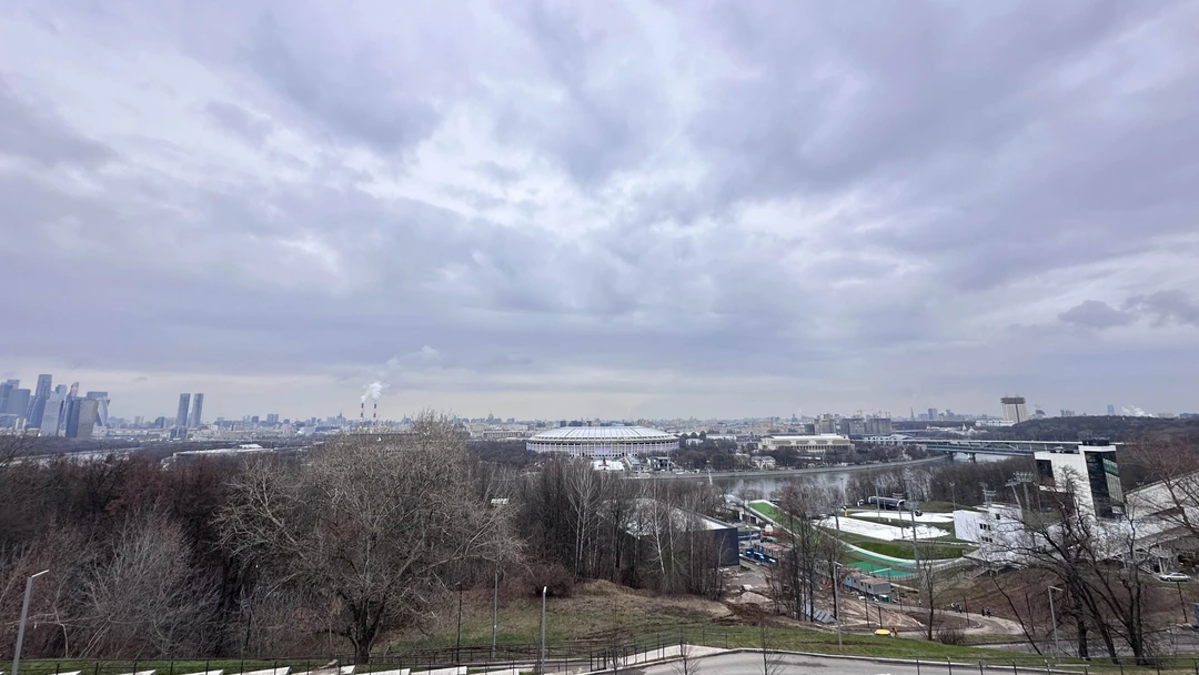 Сделала ранее уже отзыв, тут продублирую коротко: мне понравилось, все доступно, исторические факты вперемежку с новыми