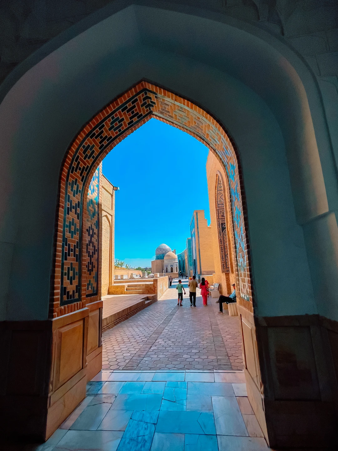 Ездили с сыном (4года) на данную экскурсию, остались в полном восторге, замечательный комфортный трансфер, потрясающая подача