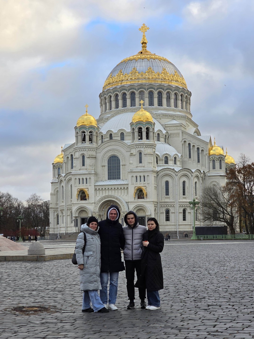 К фонтанам Петергофа - на комфортабельном автомобиле с личным гидом (Евгений)
