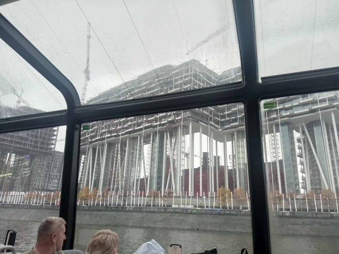 Неоправданно завышенная стоимость. Оказывается можно было просто купить проезд на трамвайчик за 150 руб. Ещë и