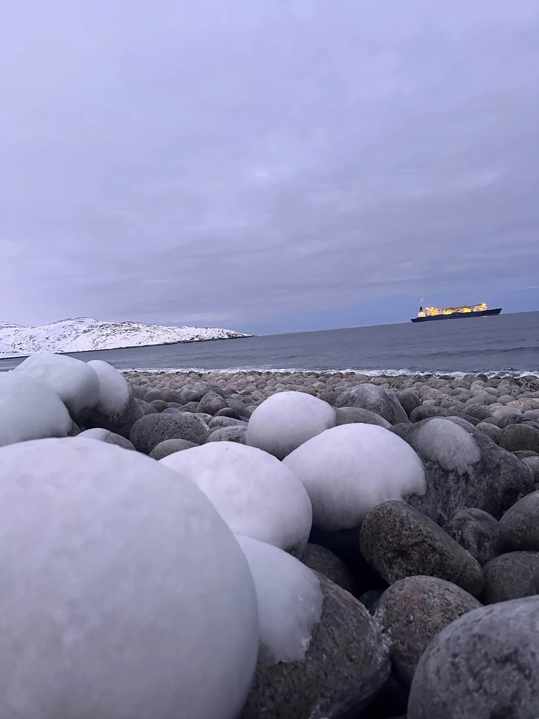 Внимательный гид. На Териберке прорвало какую-то трубу и не было воды и поэтому закрыты рестораны, но голодными нас не оставили)