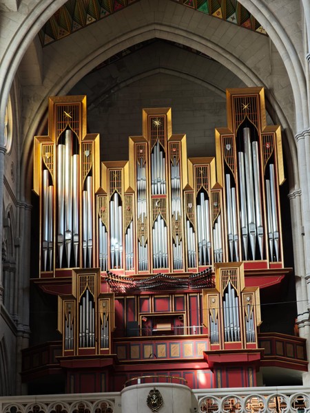 Спасибо Илье за профессиональную работу, увидели городской трафик, знаковые места Мадрида которые невозможно посетить за пару