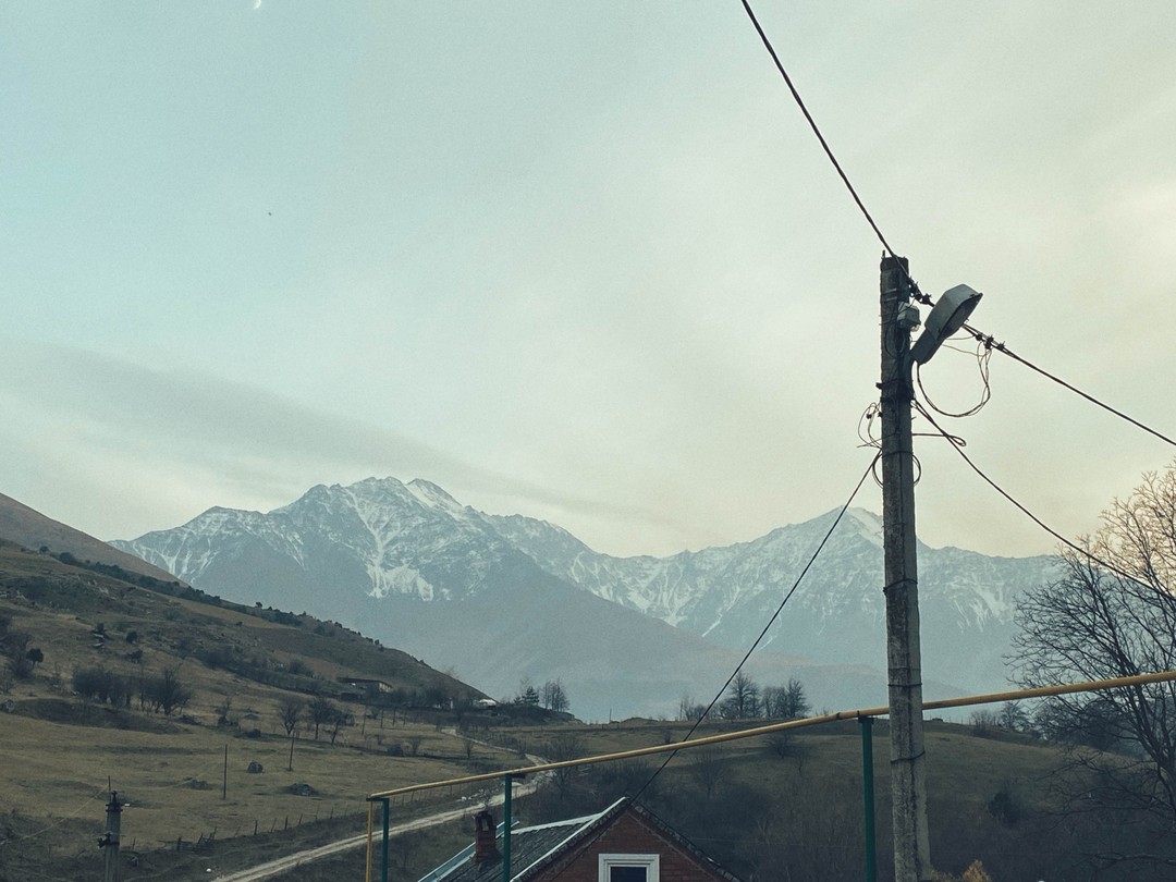 Мы приехали в Осетию в конце ноября, в связи с чем я очень переживала за горные