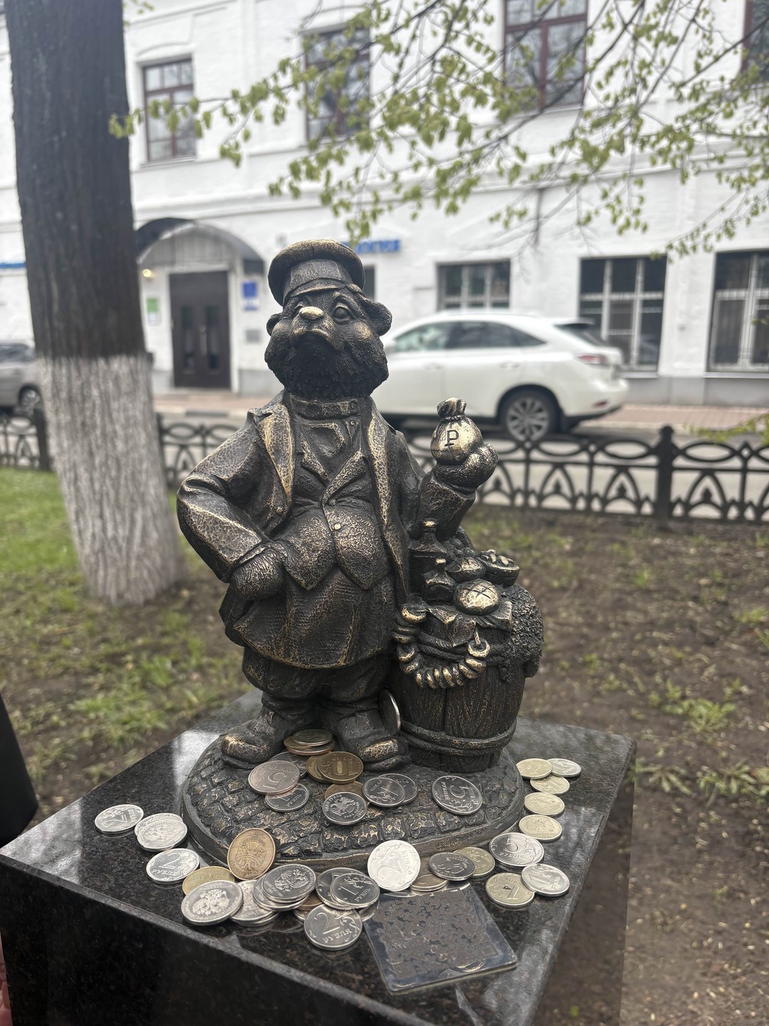 Отличный гид, живое общение. Было интересно и познавательно. Хороший маршрут- увидели все главное