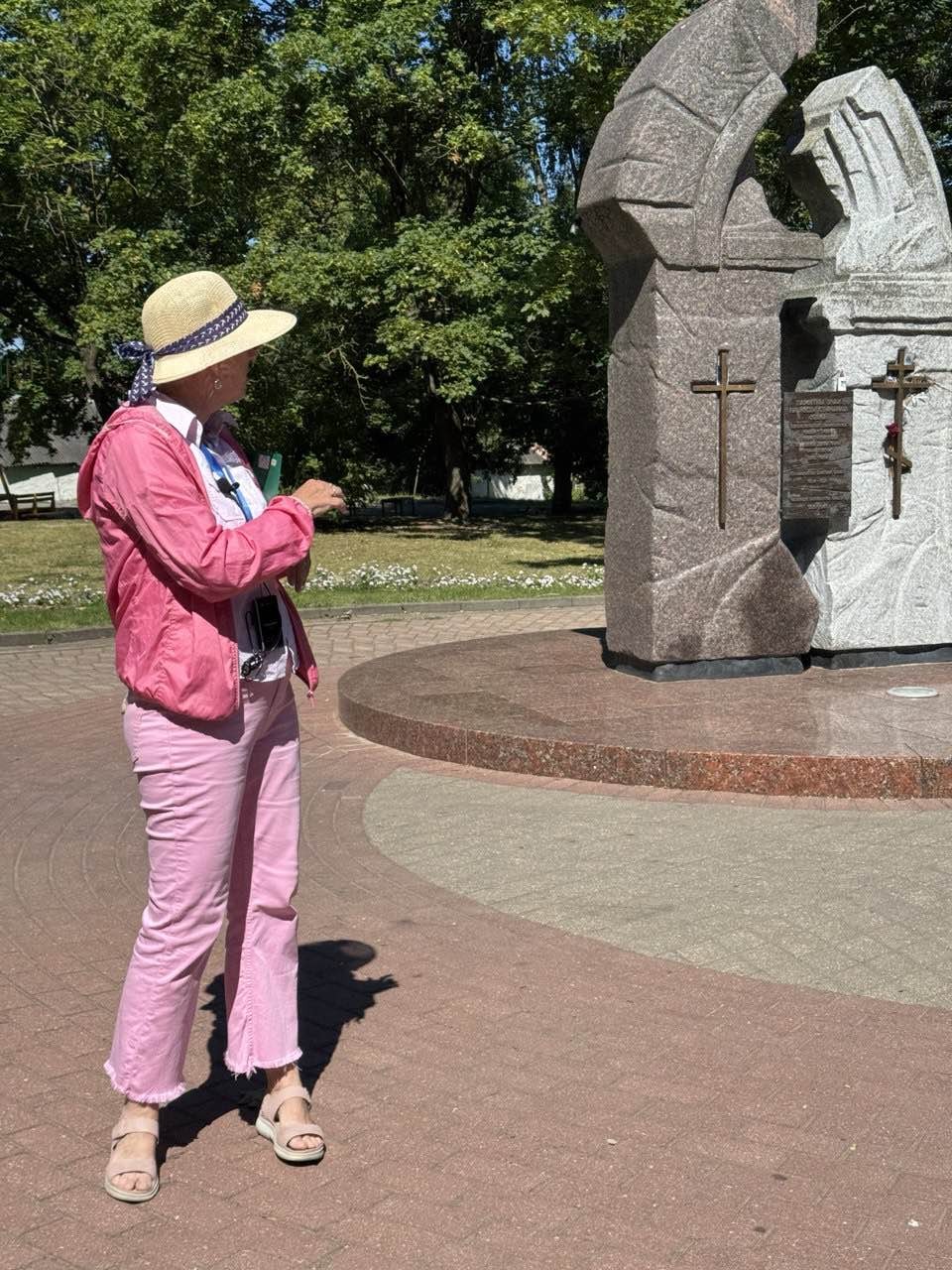 Беларусь приезжаем третий раз, очень любим эту гостеприимную страну. В Гродно впервые. Искали экскурсию в небольшой