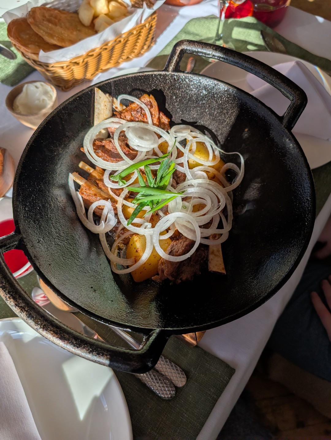 Очень впечатлила эта экскурсия! Шикарные, потрясающие виды, интересный маршрут, приятное общение, вкусный обед