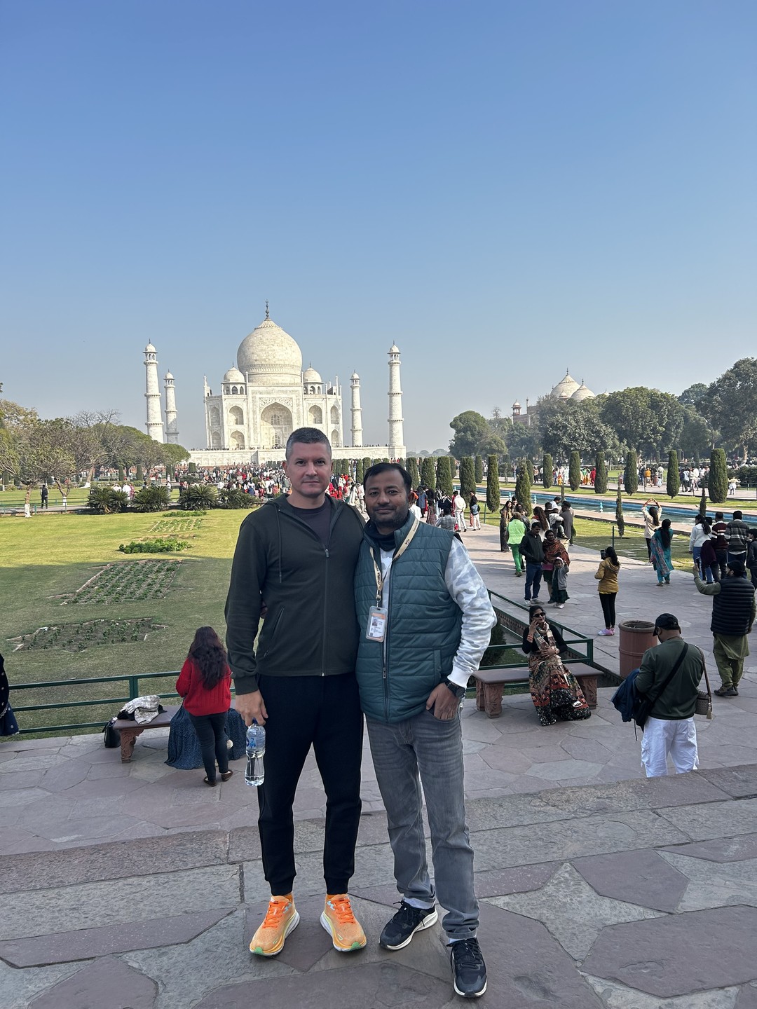 Благодарны Али, за организацию экскурсии в Агру! Всё прошло отлично,водитель чётко в 6 утра забрал нас